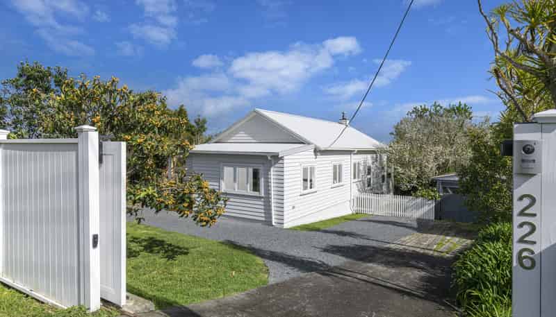 226 Upper Harbour Drive, Greenhithe