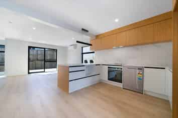 7/16 Hewlett road, Massey