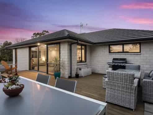 15 Ian Place, Waihi Beach