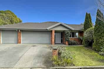 2 Applecross Lnwy, Harewood