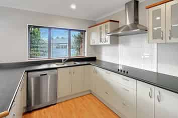 2 Applecross Lnwy, Harewood