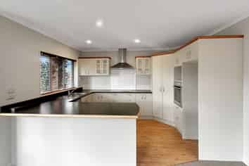 2 Applecross Lnwy, Harewood