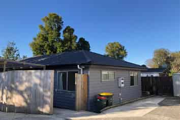 B/24 Mirrabooka Avenue, Botany Downs