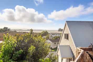 32B Westwood Street, Bellevue