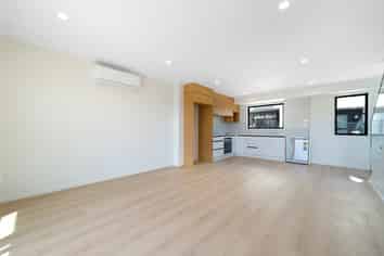 1/16 Hewlett road, Massey
