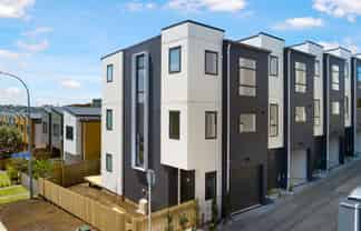 1/16 Hewlett road, Massey