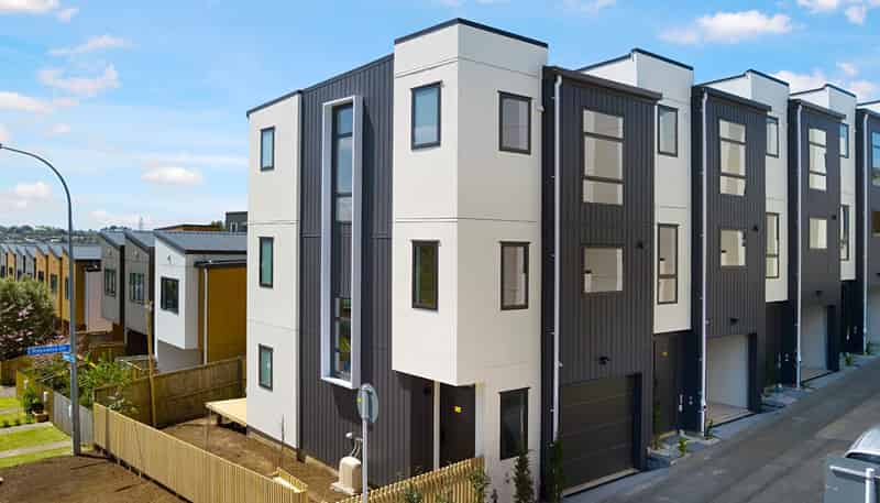 1/16 Hewlett road, Massey