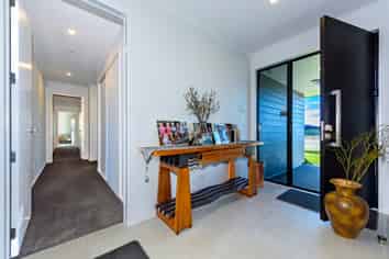 28 Veuve Drive, Lincoln