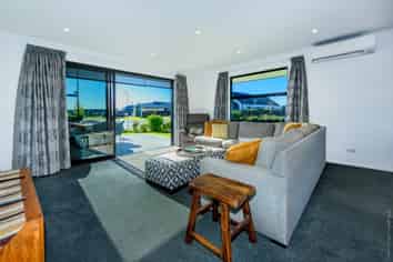 28 Veuve Drive, Lincoln