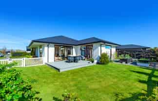 28 Veuve Drive, Lincoln