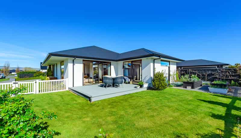28 Veuve Drive, Lincoln