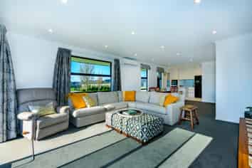 28 Veuve Drive, Lincoln