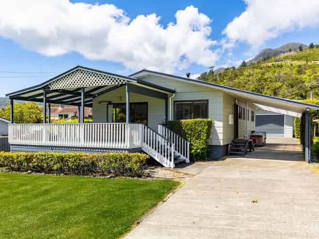 11 Okiwi Crescent, Okiwi Bay