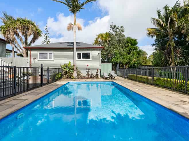 31 Roland Road, Greenhithe
