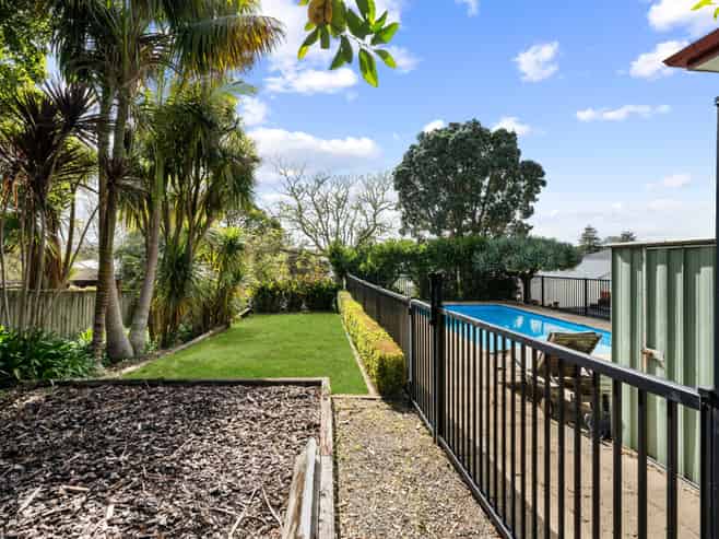 31 Roland Road, Greenhithe