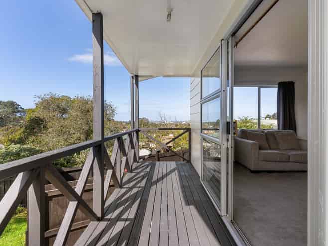 14 Aldern Road, Massey