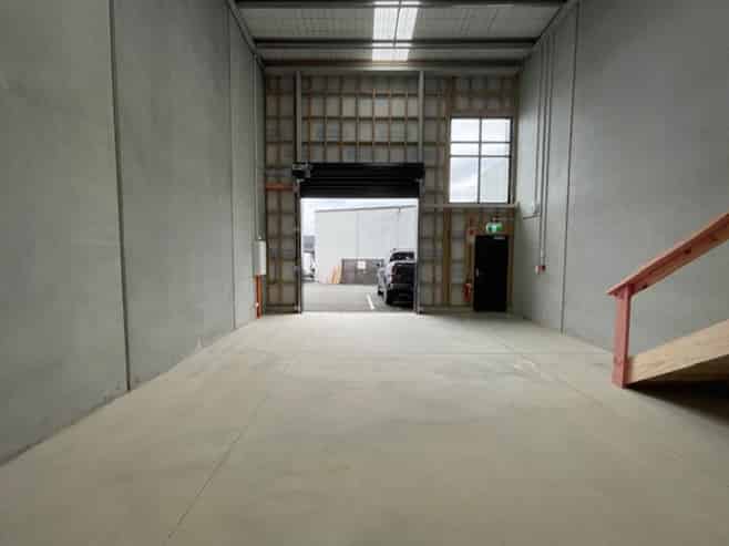 Warehouse Unit in Prime Silverdale Location
