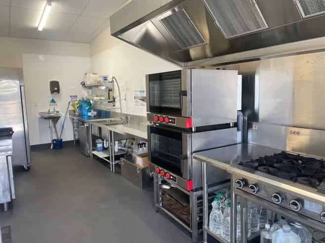 Fully equipped commercial kitchen + office