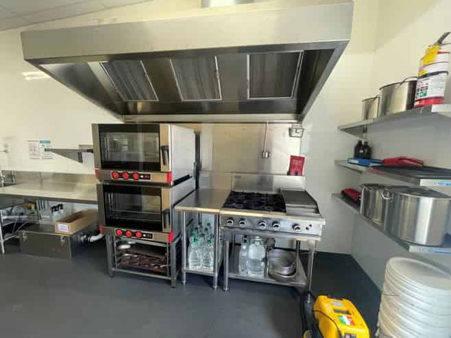 Fully equipped commercial kitchen + office