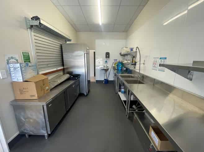 Fully equipped commercial kitchen + office