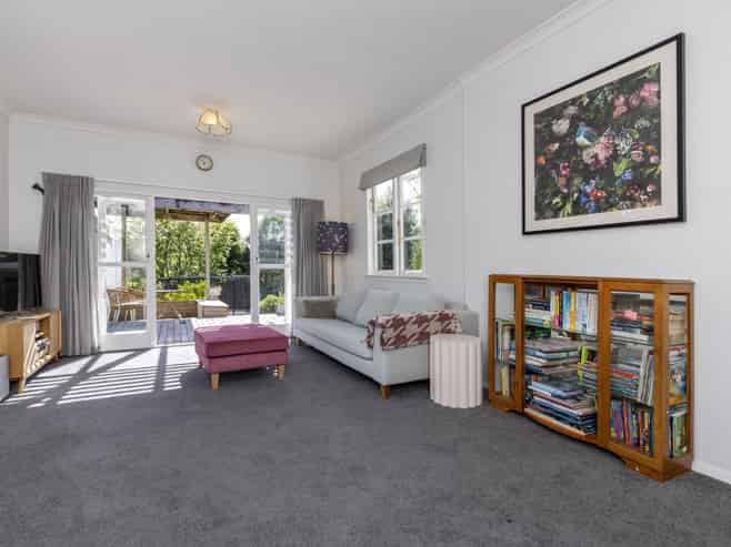12 Tui Road, Raumati Beach