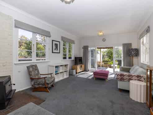 12 Tui Road, Raumati Beach