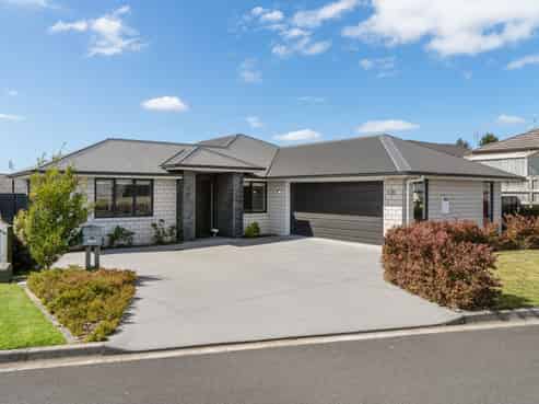 36 Benmore Crescent, Pyes Pa