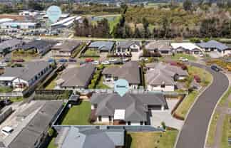 36 Benmore Crescent, Pyes Pa