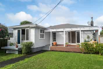 15 Enderby Drive, Te Atatu Peninsula