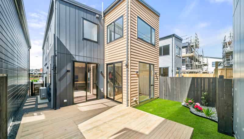 102A Te Oneroa Way, Long Bay