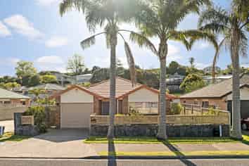 27 Red Hibiscus Road, Stanmore Bay