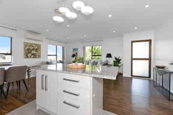 2/16 Caribbean Drive, Unsworth Heights