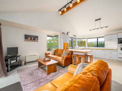 5 Longmont Terrace, Churton Park