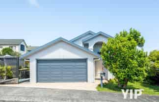 33 Peppertree Lane, Woodridge