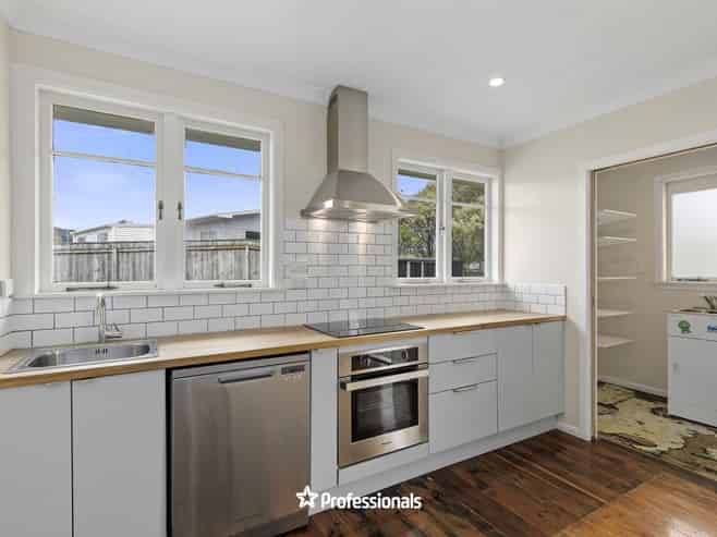 18 Titoki Road, Raumati Beach