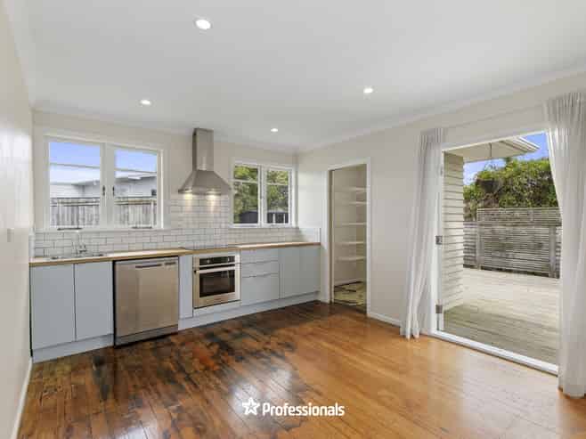 18 Titoki Road, Raumati Beach