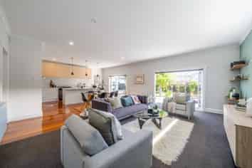 15 Plunket Avenue, Petone
