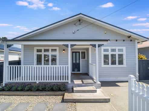 15 Plunket Avenue, Petone