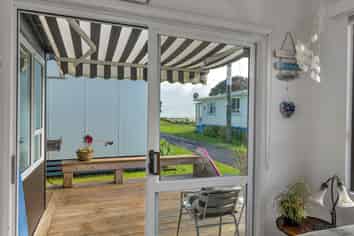 52 Fifth Avenue, Urenui