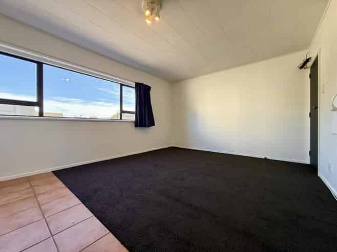 8/52 Russell Terrace, Berhampore