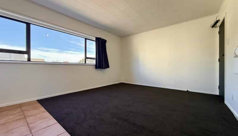 8/52 Russell Terrace, Berhampore