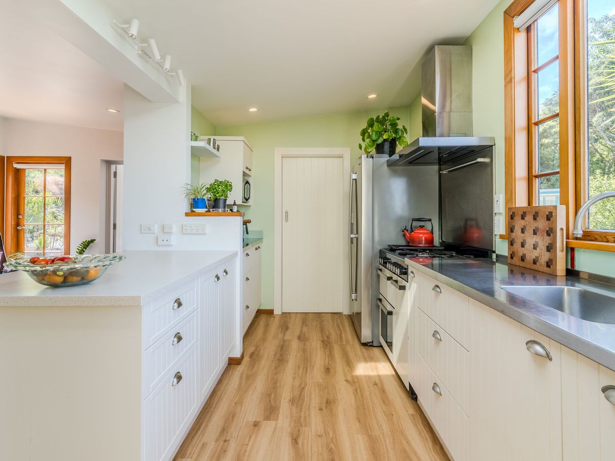 Home & Income with Stunning Coastal Views - Ansicht 4