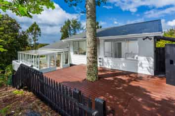 16 West Glade Crescent, Birkenhead