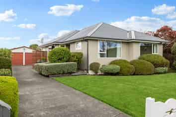 28 Olivine Street, Shirley