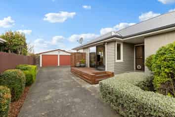28 Olivine Street, Shirley