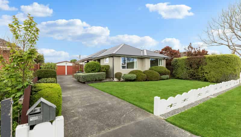 28 Olivine Street, Shirley