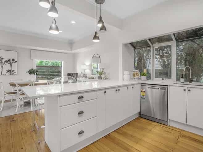 33 Waitohu Road, York Bay