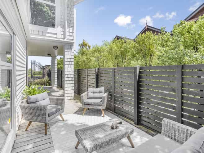 33 Waitohu Road, York Bay