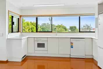 11 Moana Avenue, Belmont