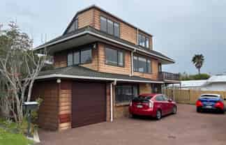 11 Moana Avenue, Belmont